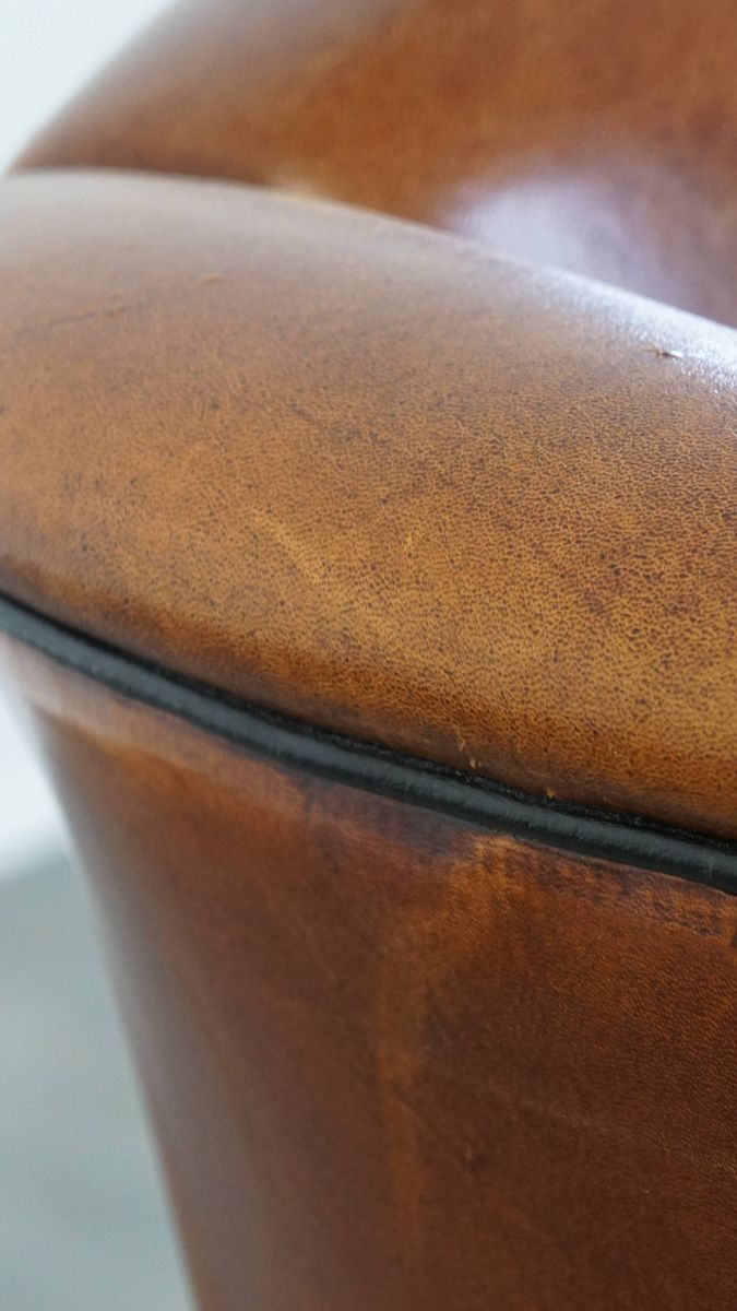 Sierlijke Schapenleren Oorfauteuil Met Zwarte Biezen En Klassieke Vormen image 15