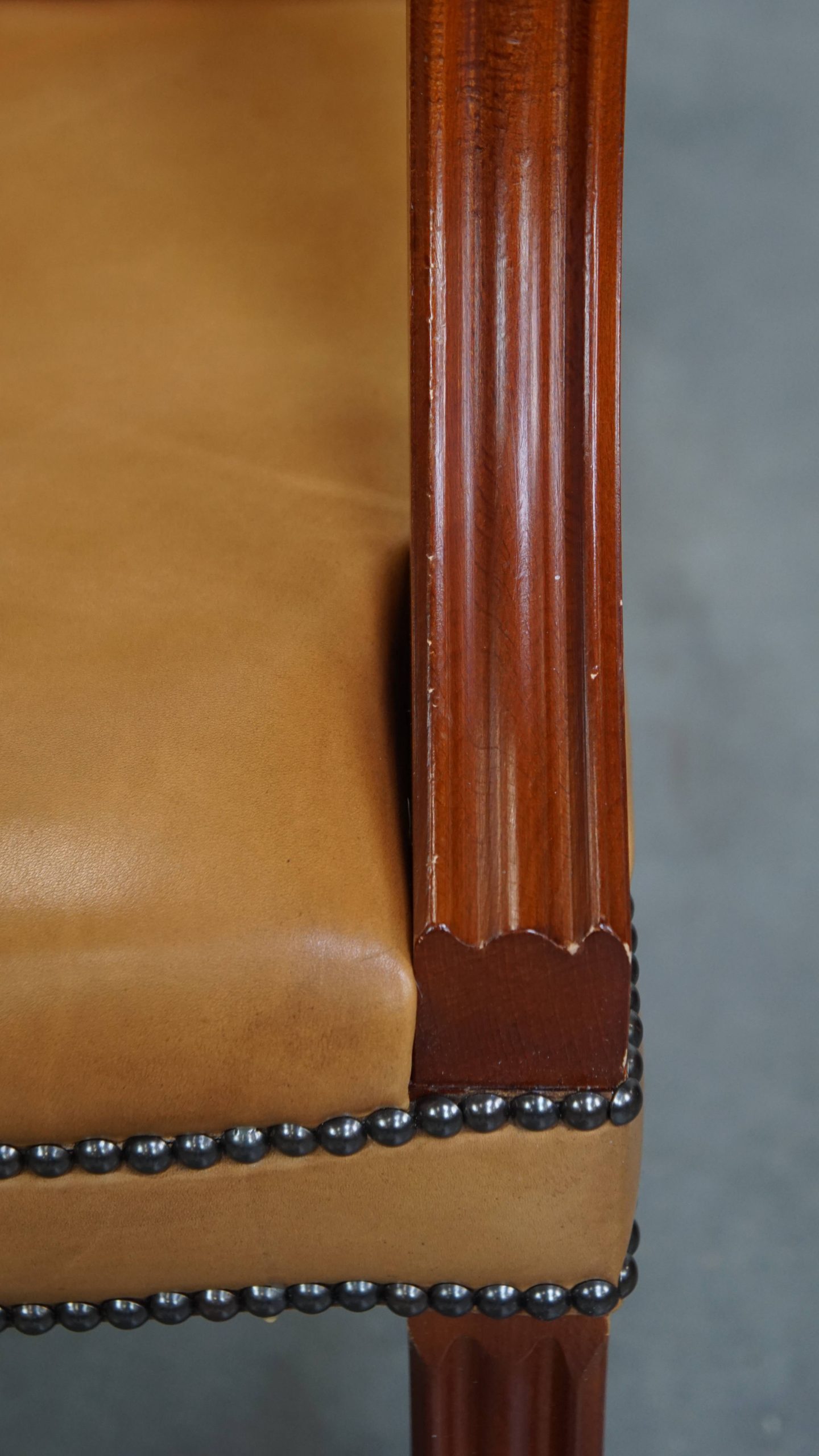 Set Van 4 Mooie En Luxe Rundleren Chesterfield Eetkamerstoelen In Een Lichte Cognac Kleur image 18