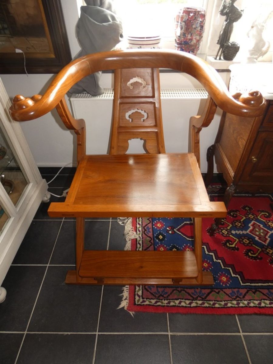 2 Oosterse Boeddisten Armstoelen In Tropisch Hout. image 6