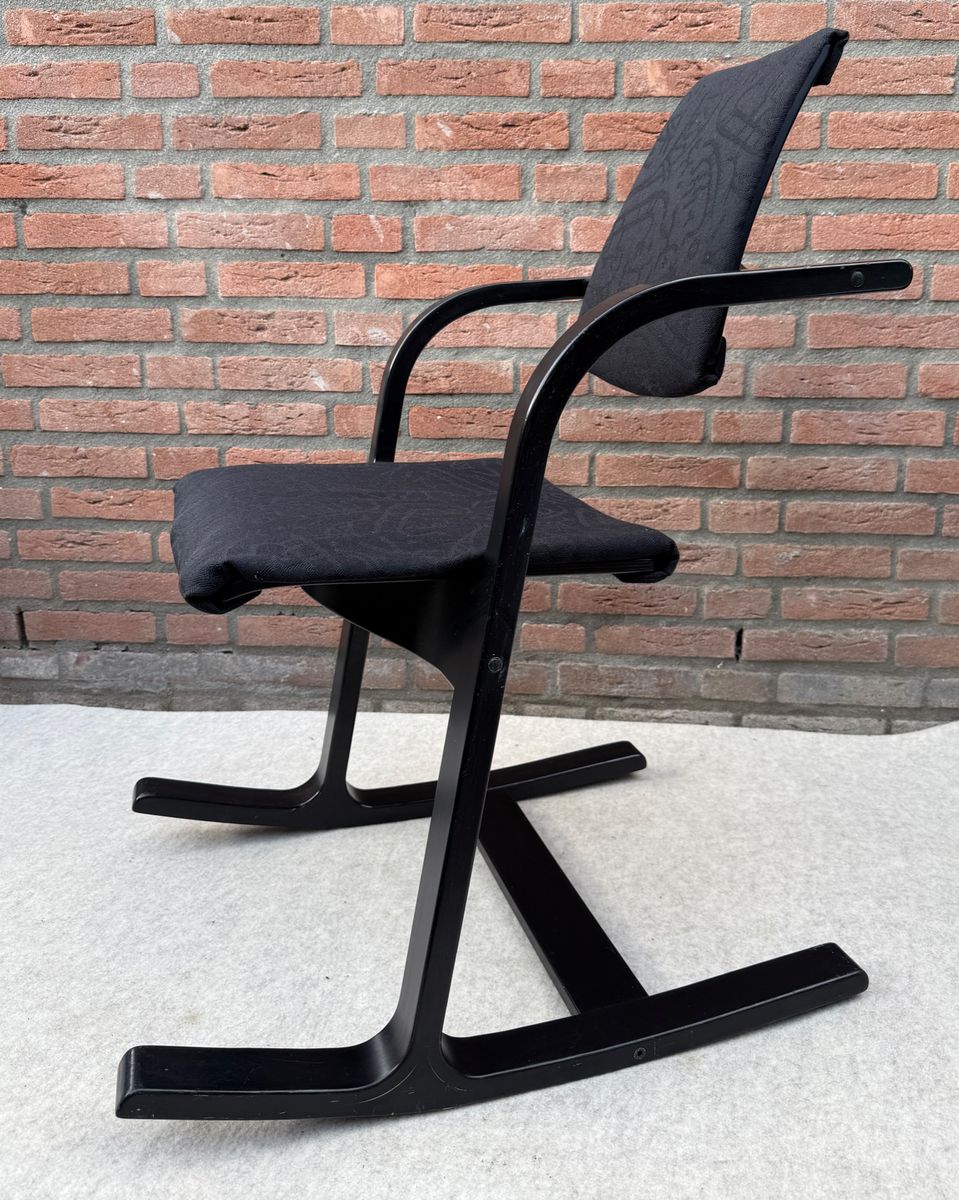 Stokke Peter Opsvik Actulum Ergonomisch Gevormde Schommelstoel - Zwarte Bekleding En Houten Frame image 9