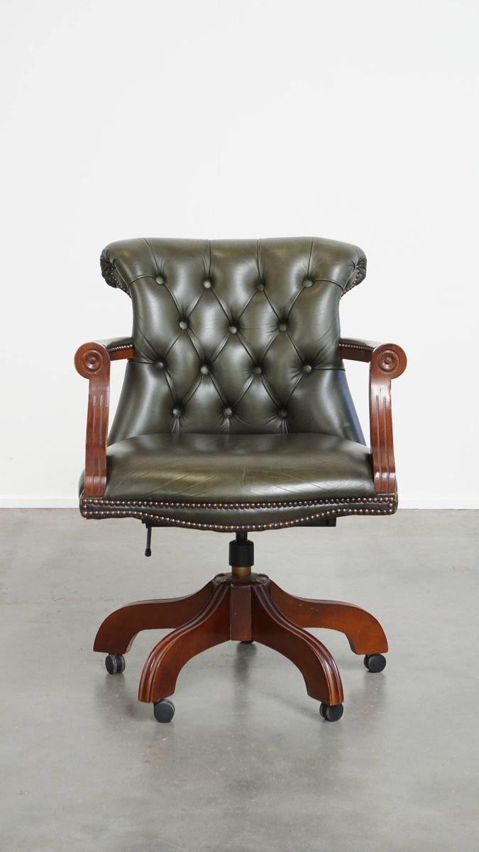 Tijdloze Groene Rundleren Chesterfield Bureaustoel In Engelse Stijl Op Wieltjes image 2