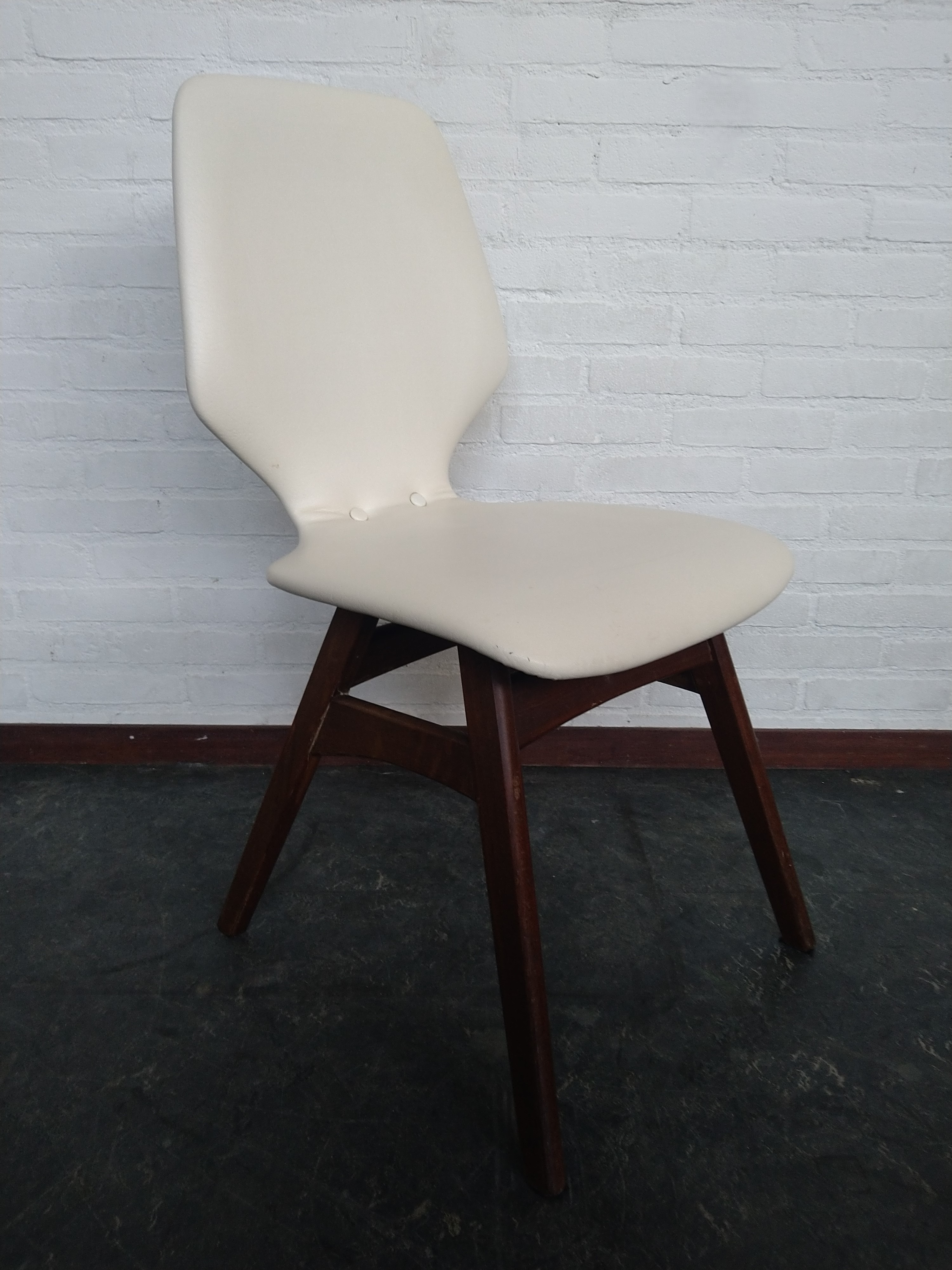 3x Scandinavische Mid Century Eetstoelen image 4