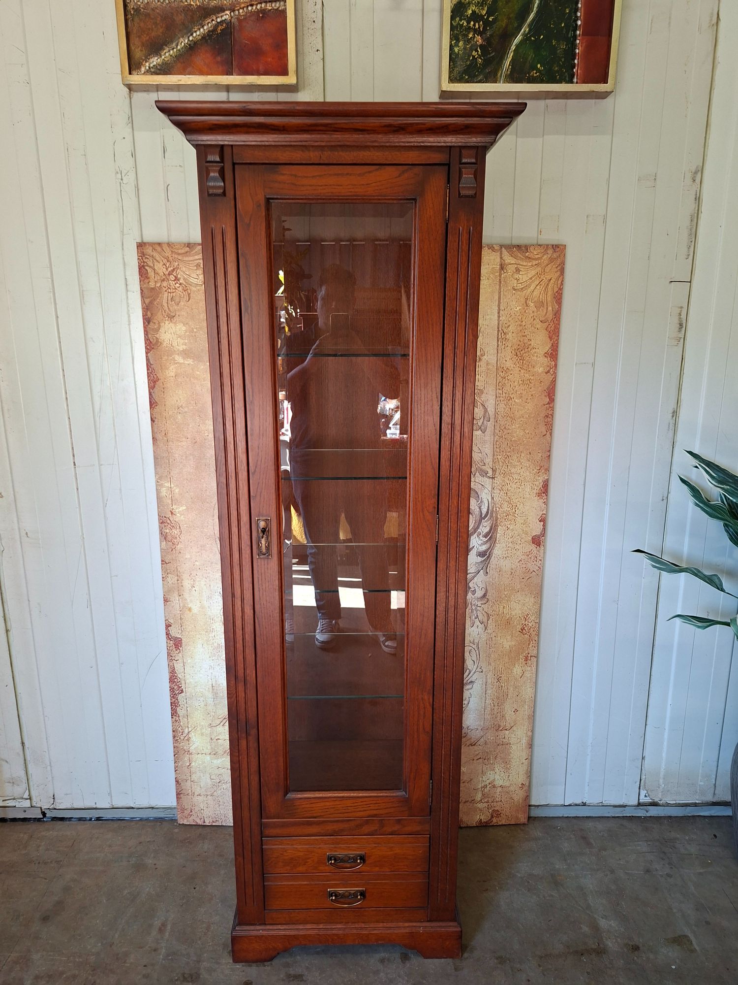 Klassieke Engelse Vitrinekast, Servieskast, Leuk Te Gebruiken Als Wijnkast Of Whisky Kast Afm.68x43cm En 200cm Hoog. image 2