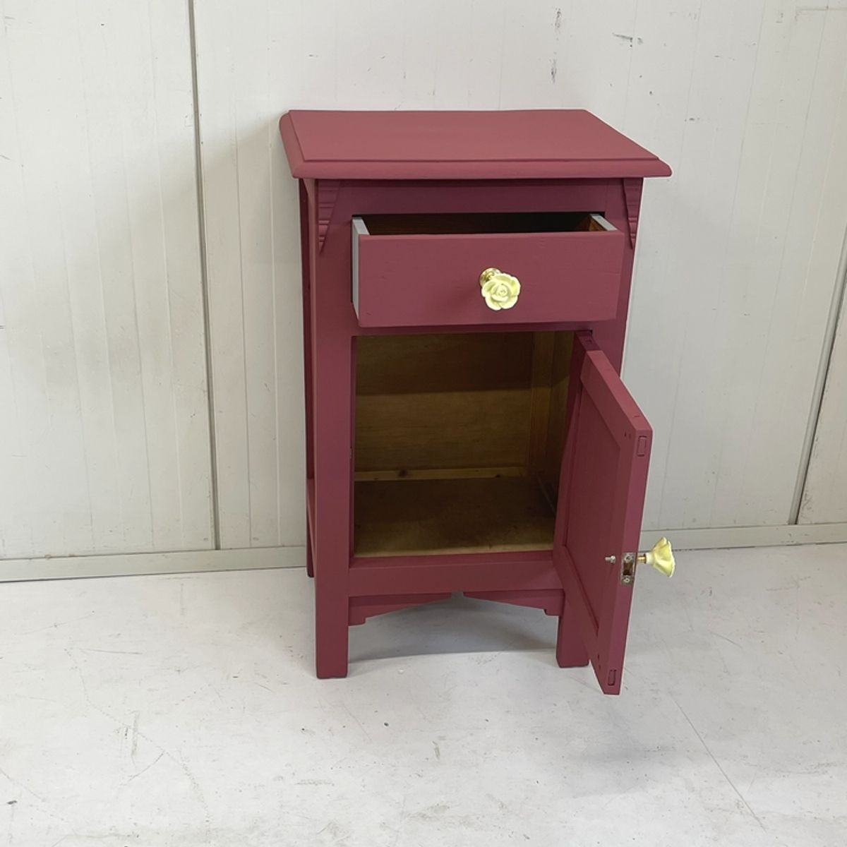 Restyle Frans Nachtkastje Antiek Diep Bordeaux & Porseleinen Knop image 7
