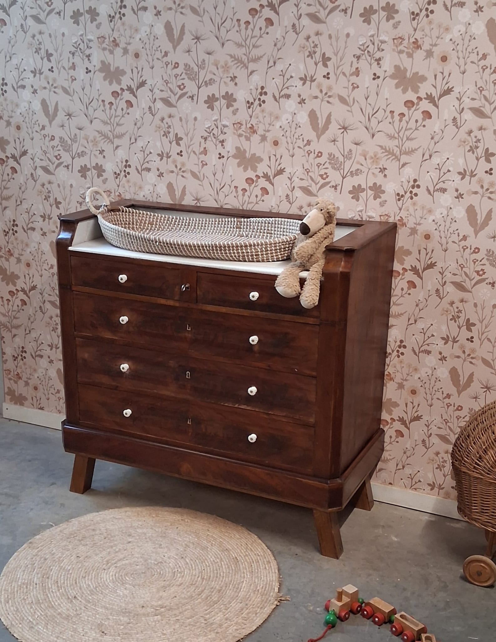 Franse Vintage Commode Met Lades Wit Marmeren Blad image 5