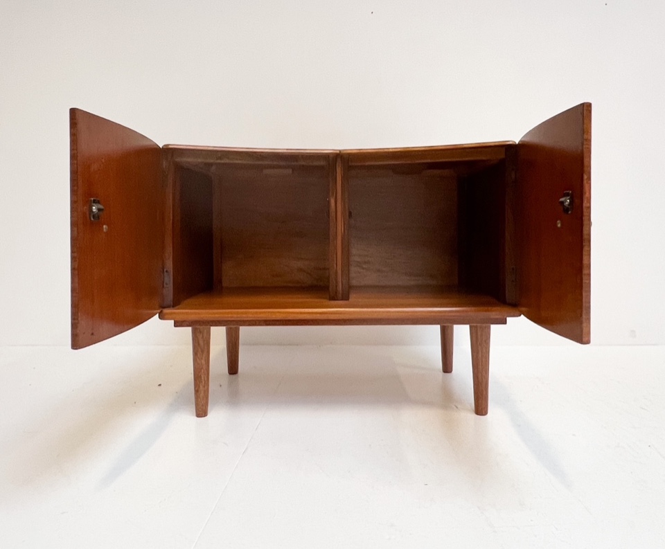 Engels Houten Kastje Met Messing Versiering, 1960'S image 11