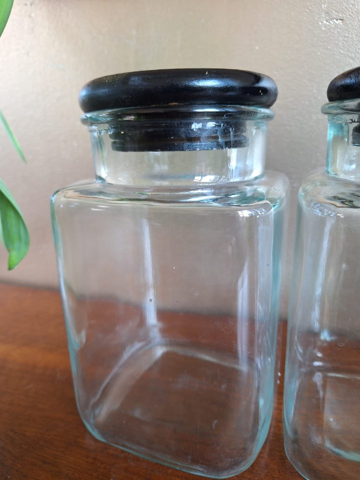 Vintage Voorraadpotten Glas Met Houten Deksels image 2