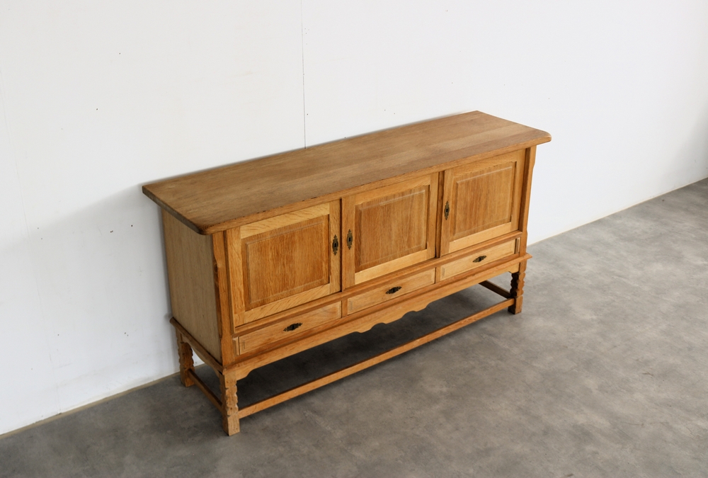 Brutalist Dressoir | Eiken | Sideboard | Jaren 60 | Deens (2) image 4