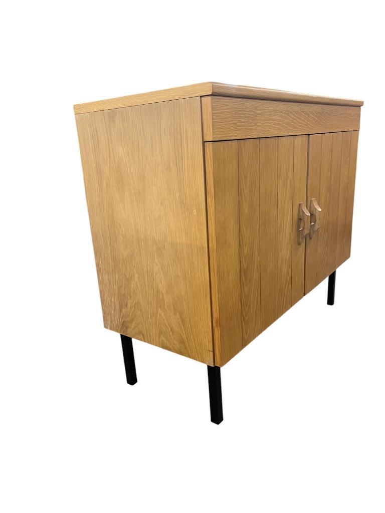 Vintage Kast / Commode Met Stalen Pootjes image 11