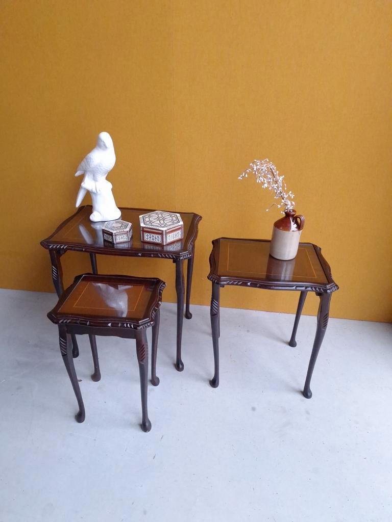 Engelse Vintage Mimiset, Miniset, Set Van 3 Bijzettafeltjes image 2