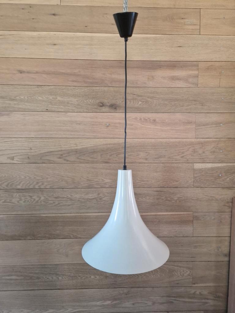 Vintage Trompet Lamp Heksenhoed Metaal Design. image 6