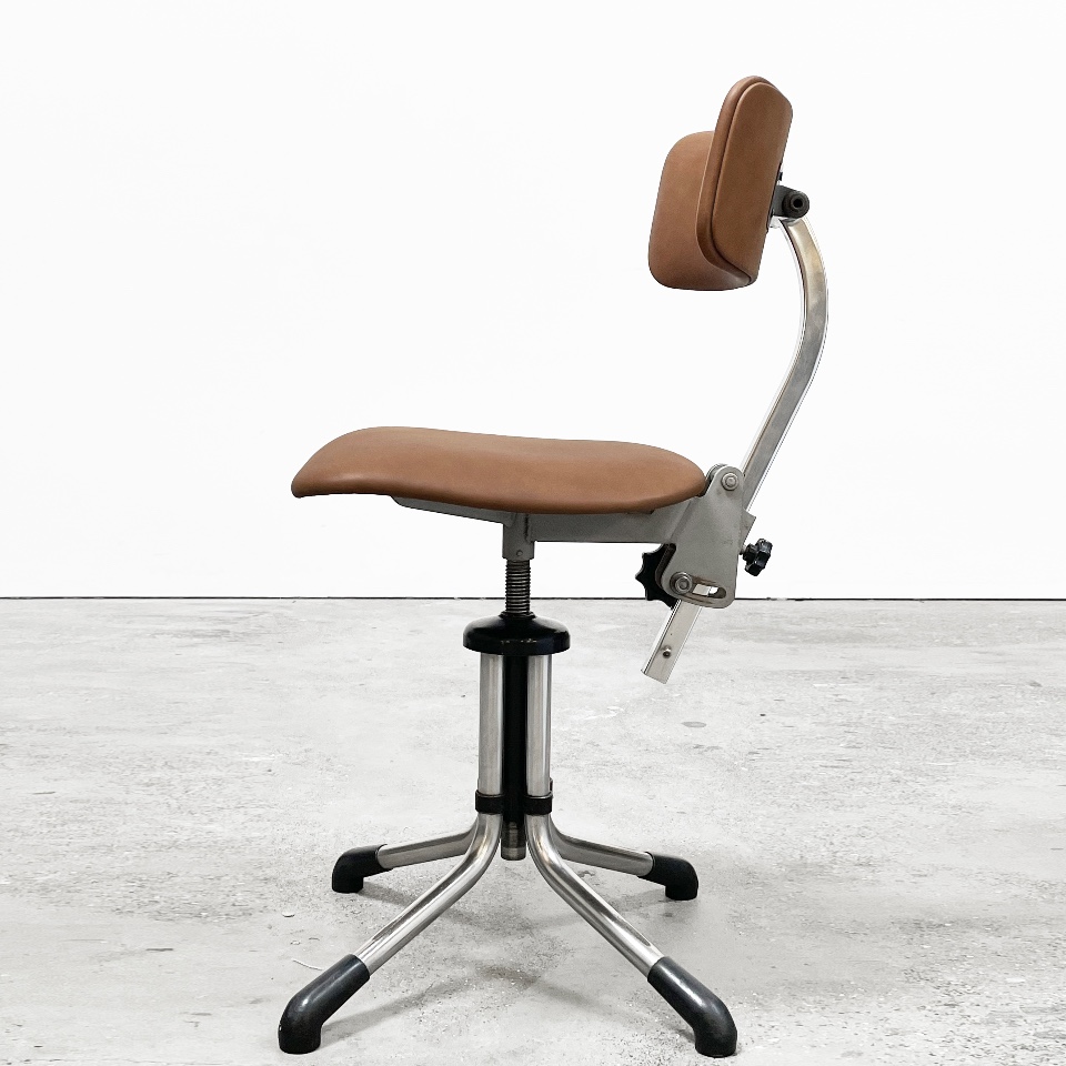 Vintage Gispen Bureaustoel Opnieuw Bekleed Met Leer. image 3