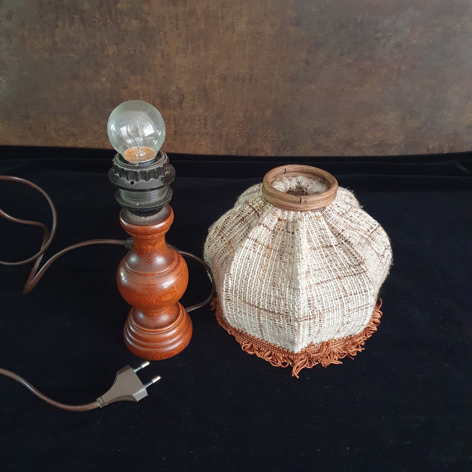Vintage - Schemerlamp - Bedlamp - Kastlamp - Hout/stof- 2 Stuks image 11