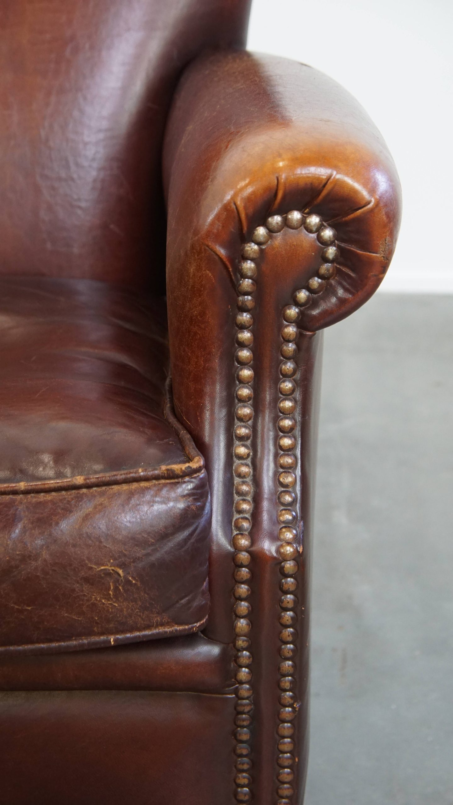 Karkatervolle Vintage Schapenleren Armchair/ Fauteuil Met Warme Kleuren En Een Mooi Patina image 10