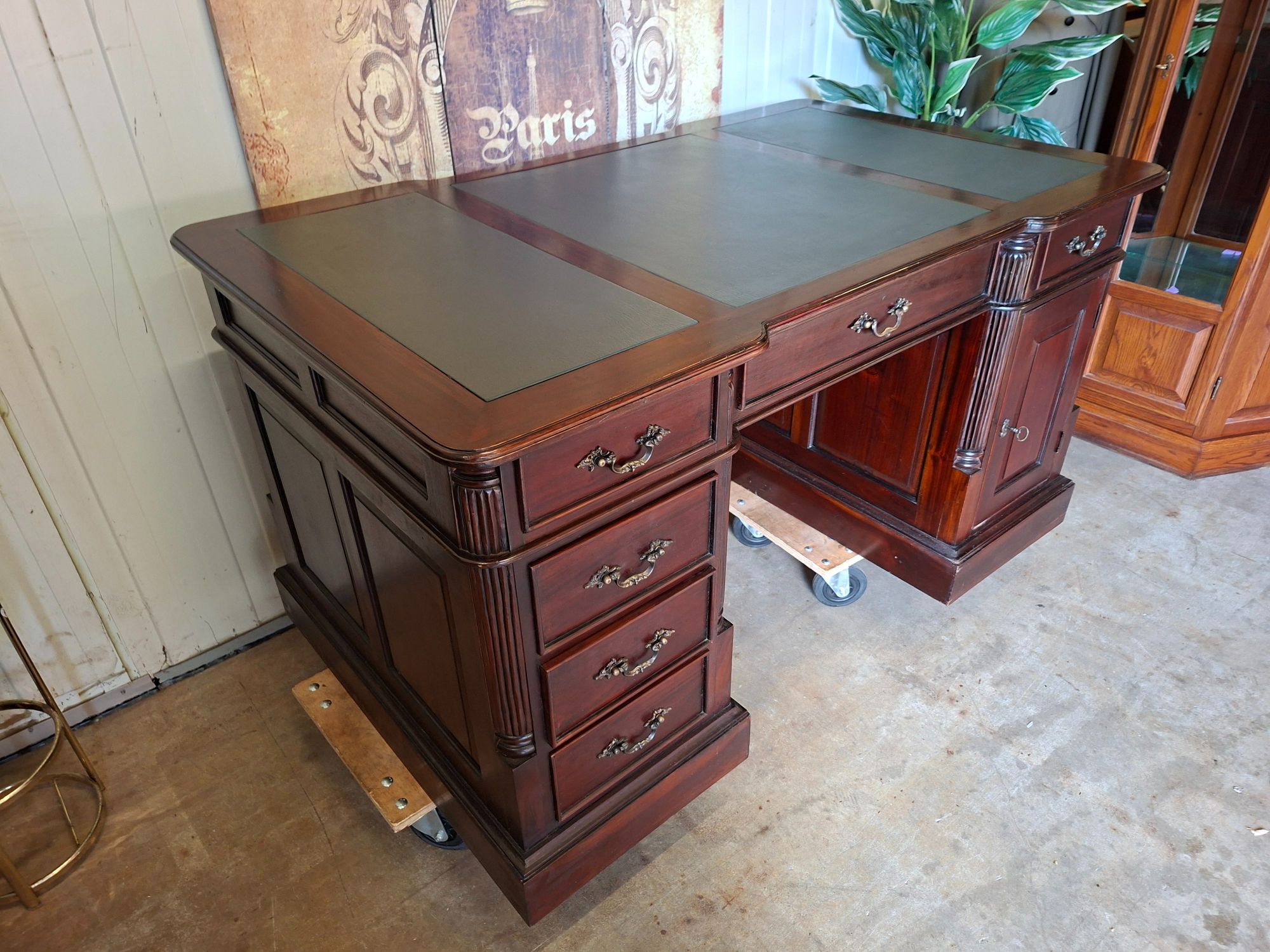 Klassieke Engels Dubbelzijdig Bureau, Schrijftafel, Partnerdesk Kast Afm.150x90cm En 80cm Hoog. image 4