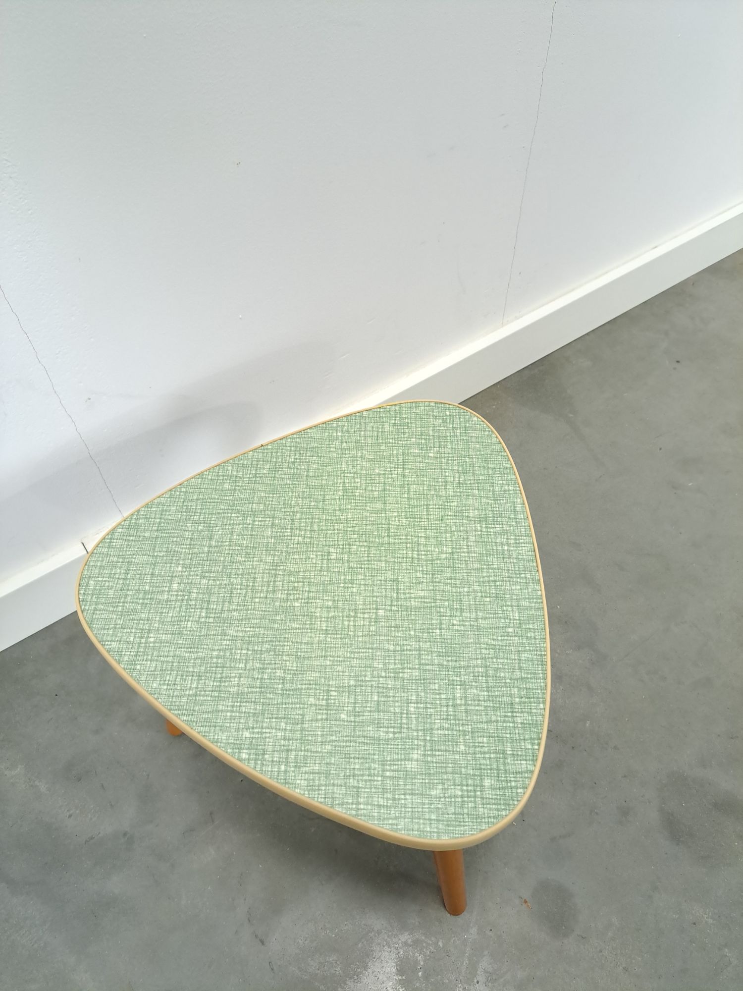Vergaderstoel Evasion met houten poten