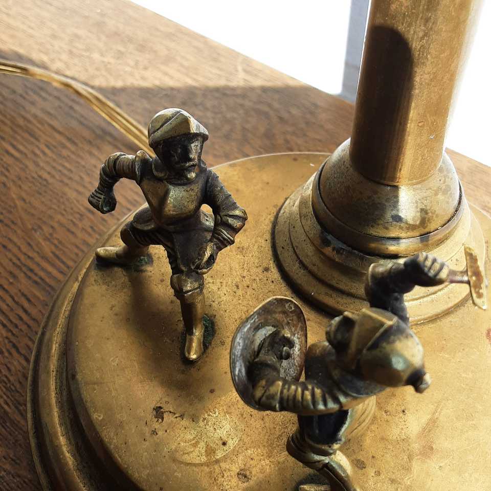 Uniek Tafellampje Met 2 Vechtende Ridders, Middeleeuwse Lamp (Messing) image 7