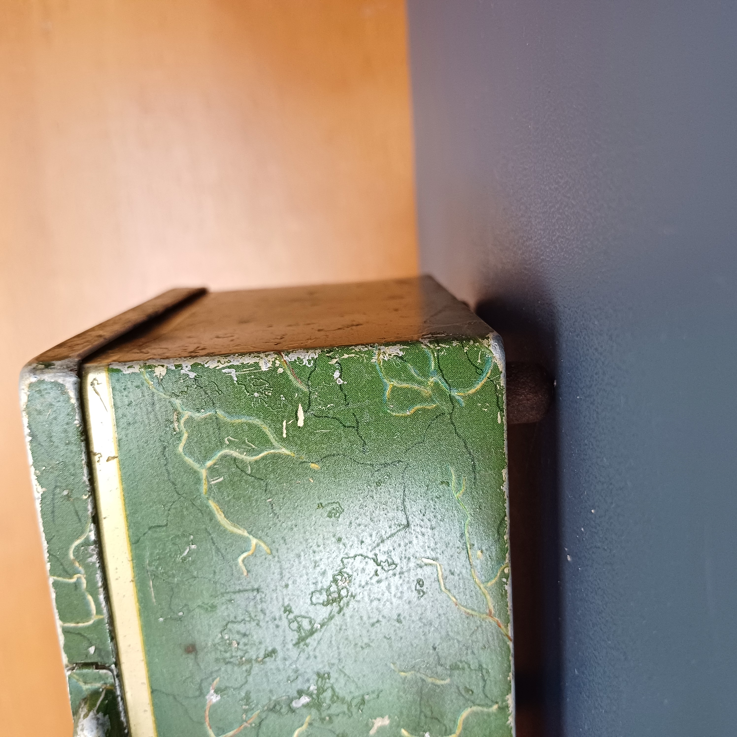 Antiek Groen Blikje Met Theekoepel image 4