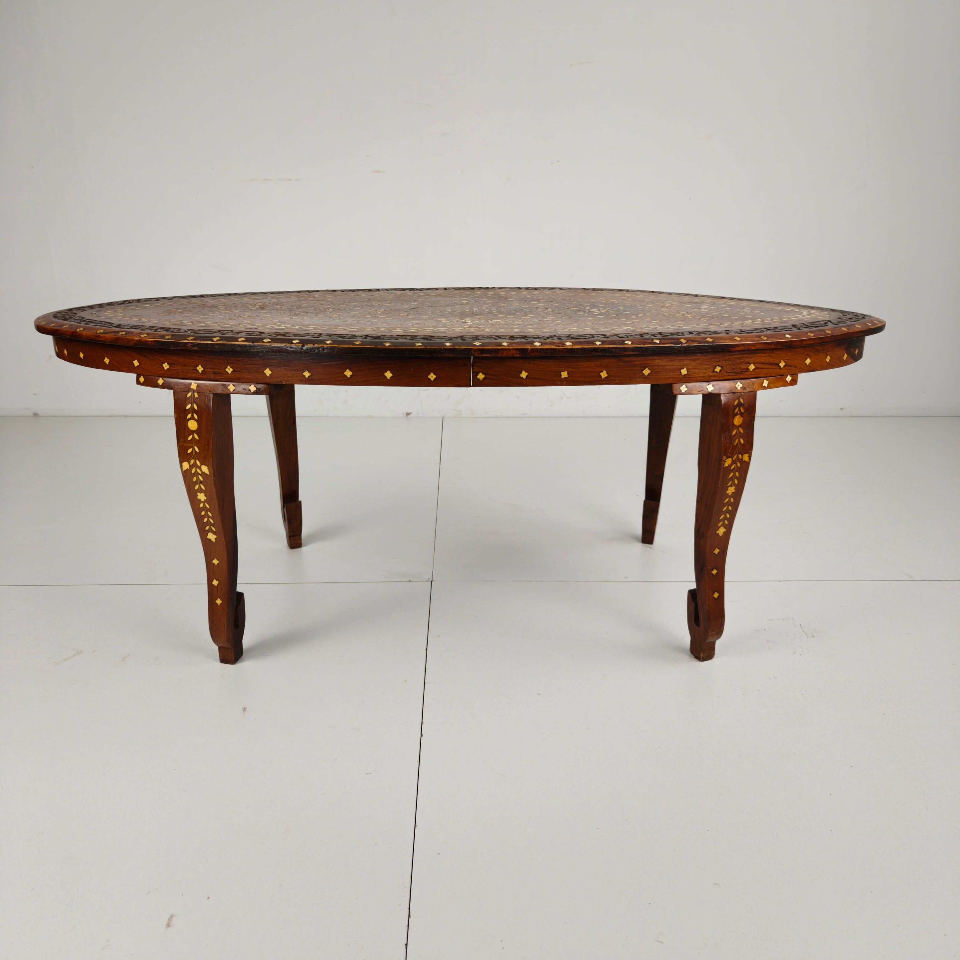 20e-eeuwse Anglo-indiase Ingelegde Botten Salontafel image 8