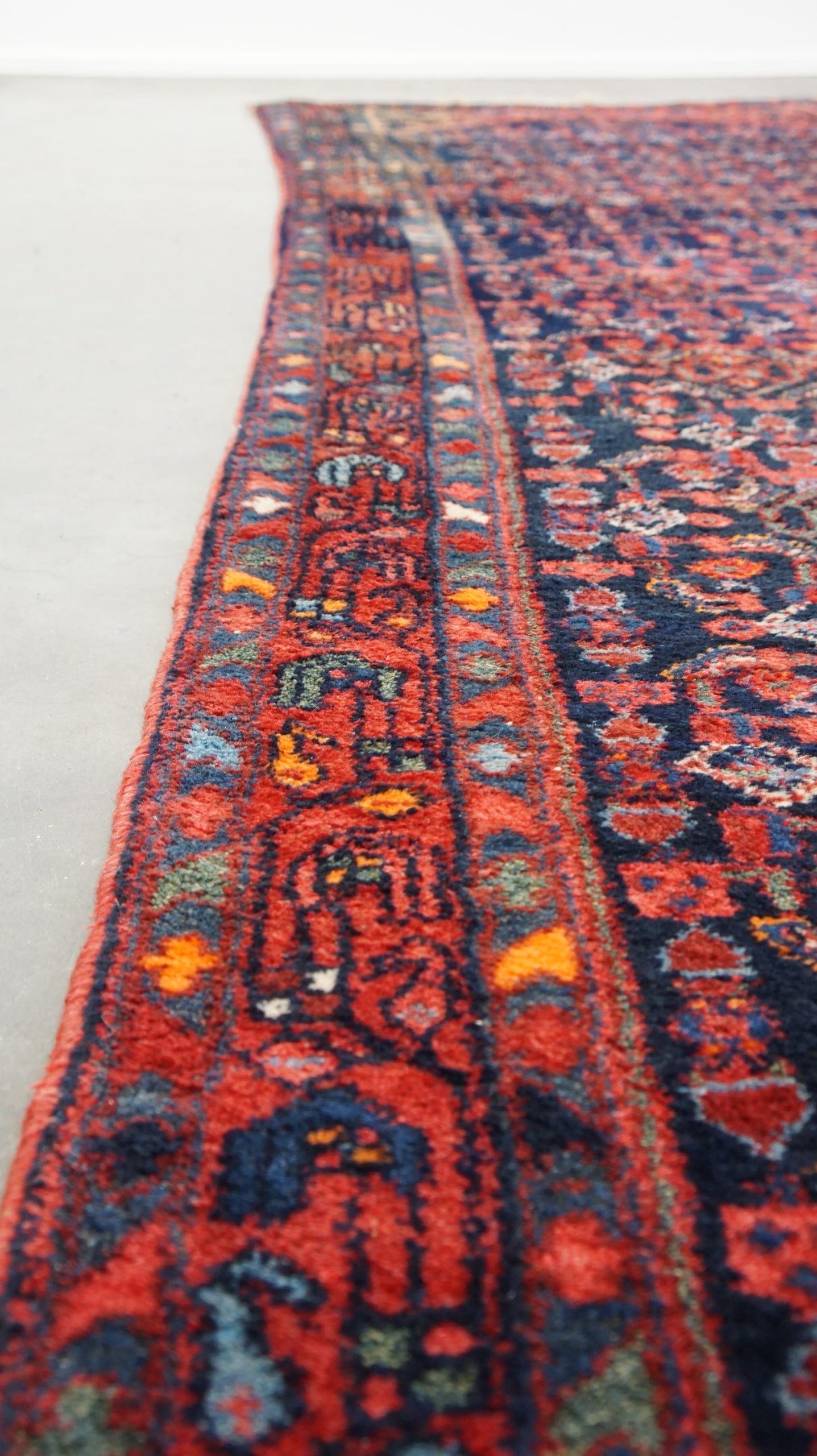Oude Oosterse Loper Met De Hand Gemaakt Met Voornamelijk Donkerblauw & Rood Tinten 315x105cm image 5