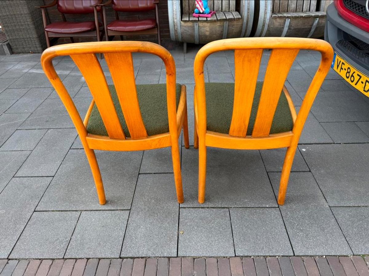 2 Hergestoffeerde Casala Stoelen image 11