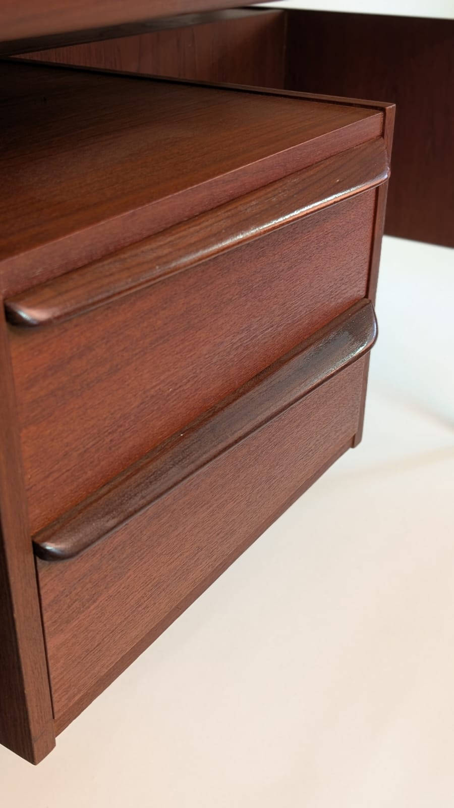 Iconisch Mid-century Teak Bureau – Tijseling Voor Hulmefa – Jaren ’50 – Cowhorn / Design Bureau / Retro Meubel image 7