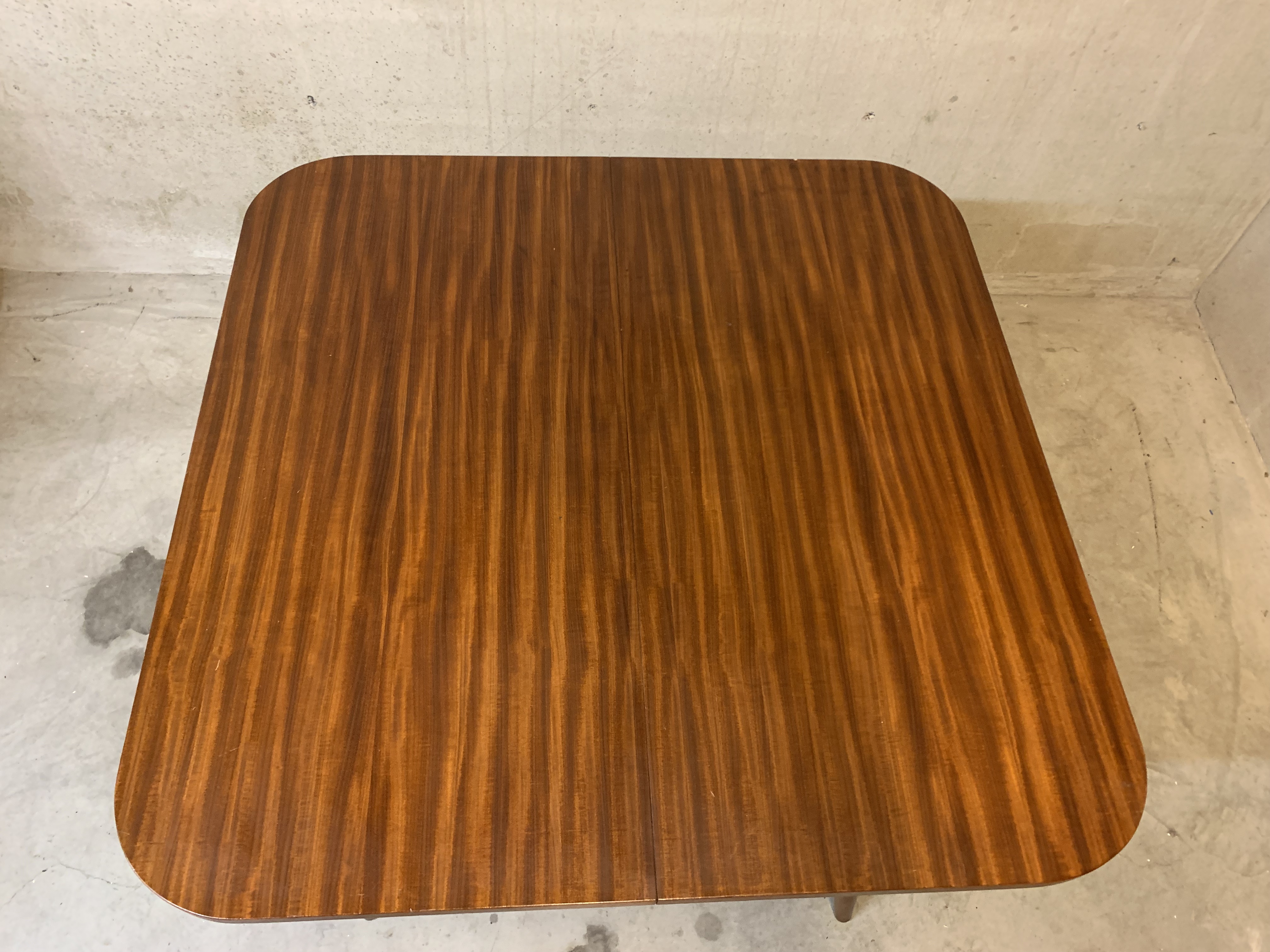 Louis Van Teeffelen Uittrekbare Eettafel Voor Webe image 13