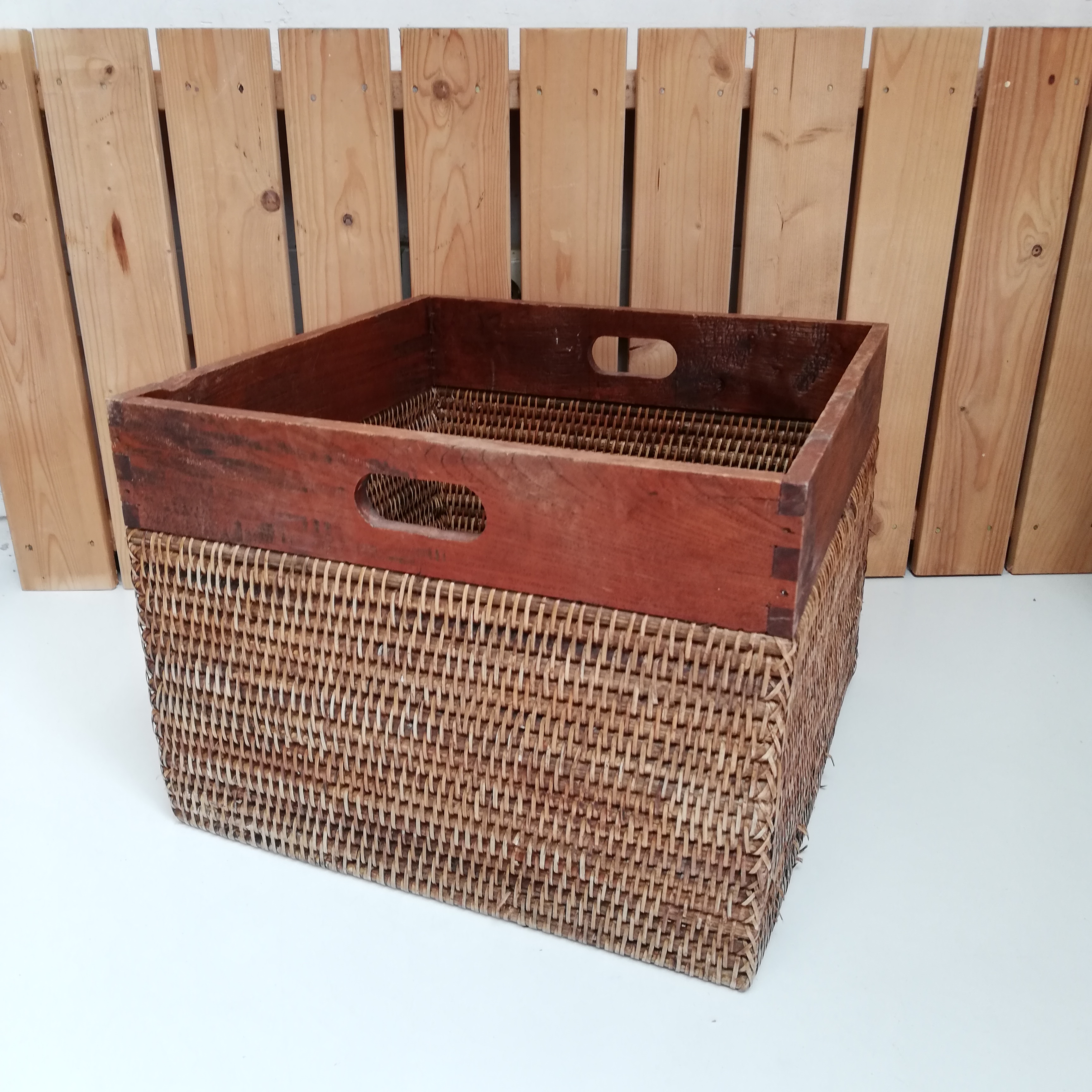Rotan Opbergbak Met Houten Rand image 2