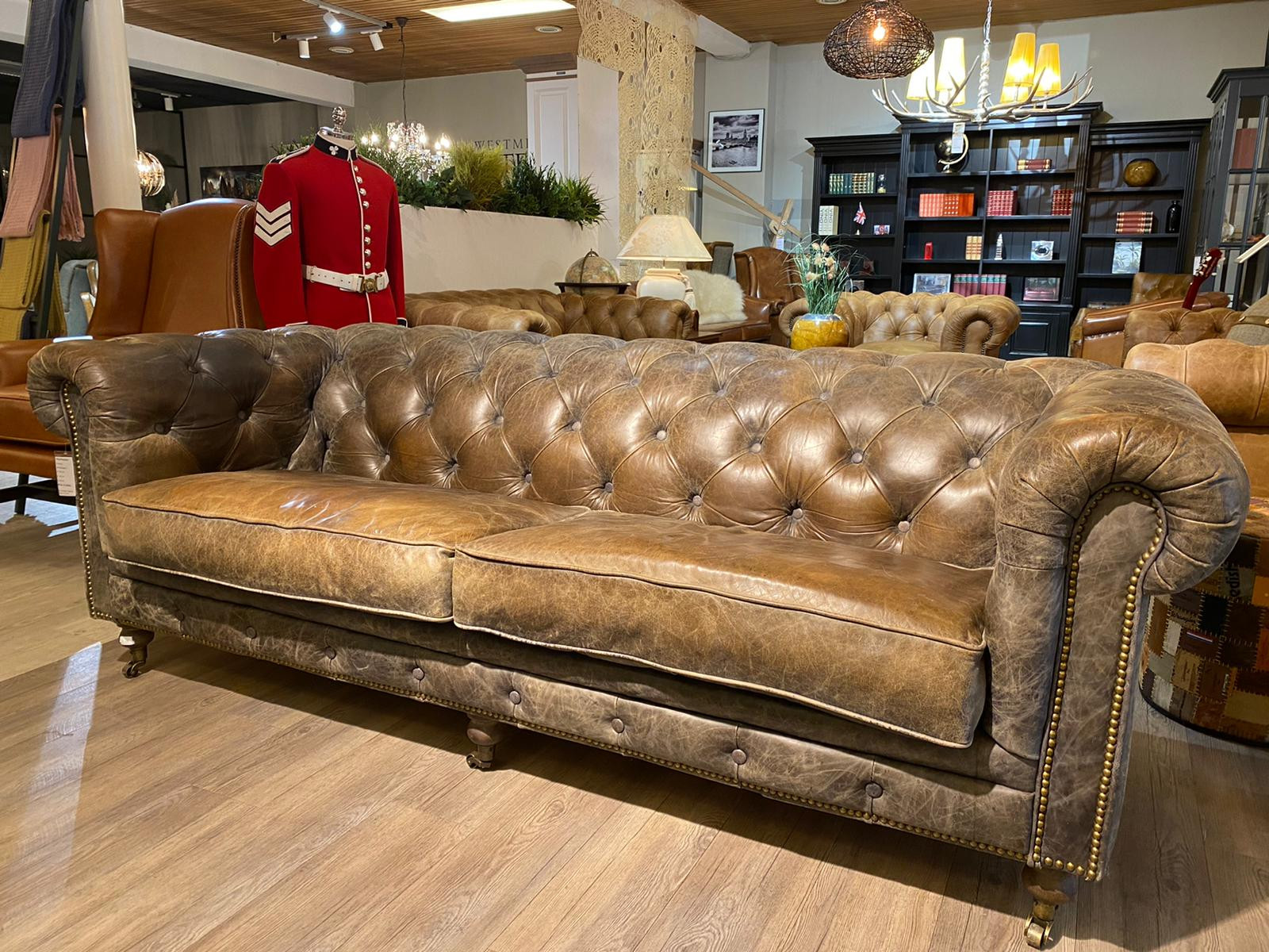 Stoere Chesterfield 3 Zits Bank In Vintage Taupe Bruin Leder image 5
