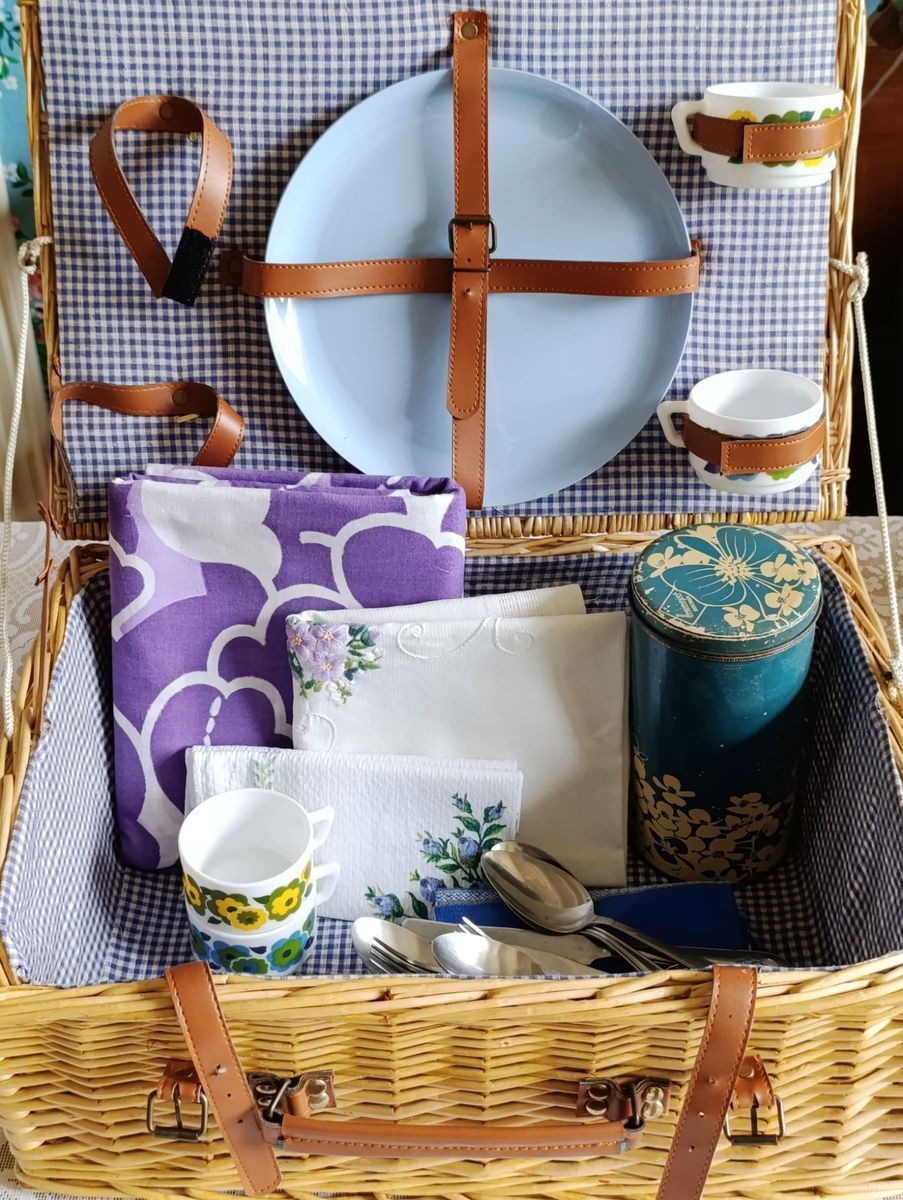 Vintage Unieke Picknickmand, Met Liefde Gerestyled image 5