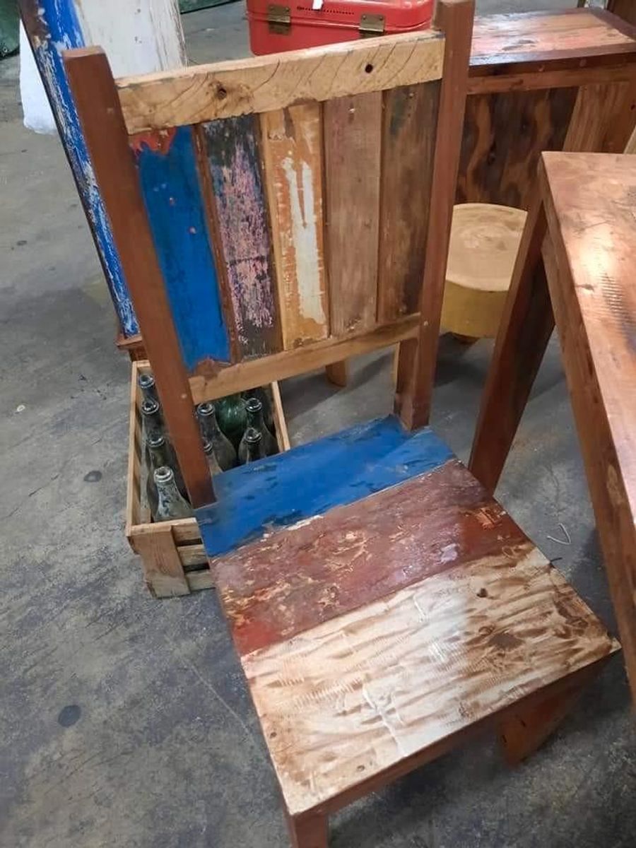 Mooie Eettafel Met 4 Bijpassende Stoelen Gemaakt Van Gerecyc image 5