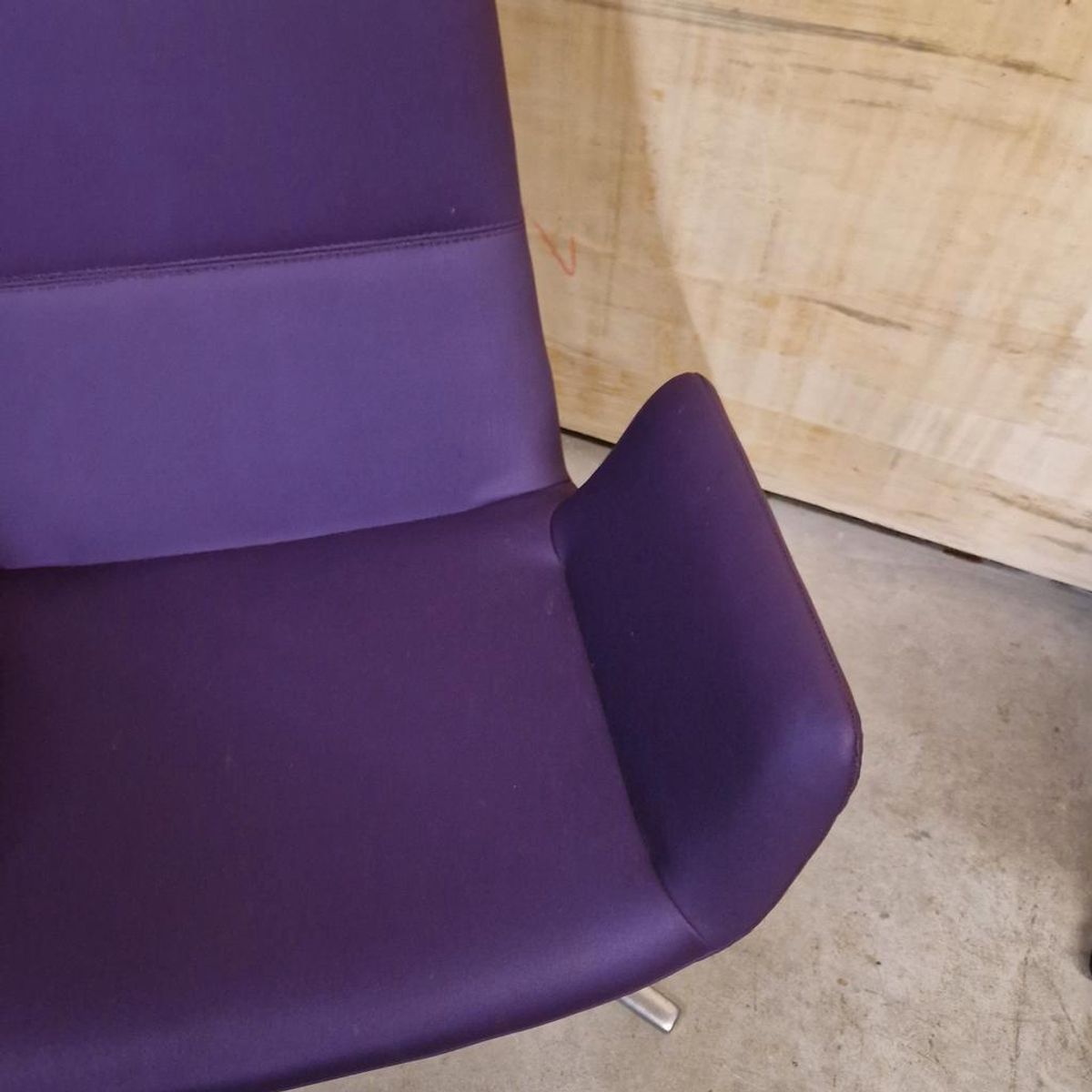 Stijlvolle Strakke Lexi Lounge Paarse Draaifauteuil image 8