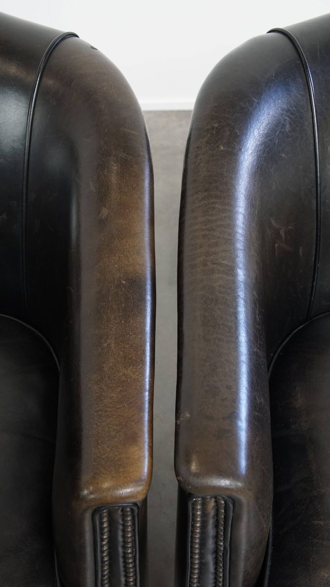 Unieke Set Van 2 Subtiele Zwart/ Grijze Schapenleren Clubfauteuils Met Een Mooi Patina image 8