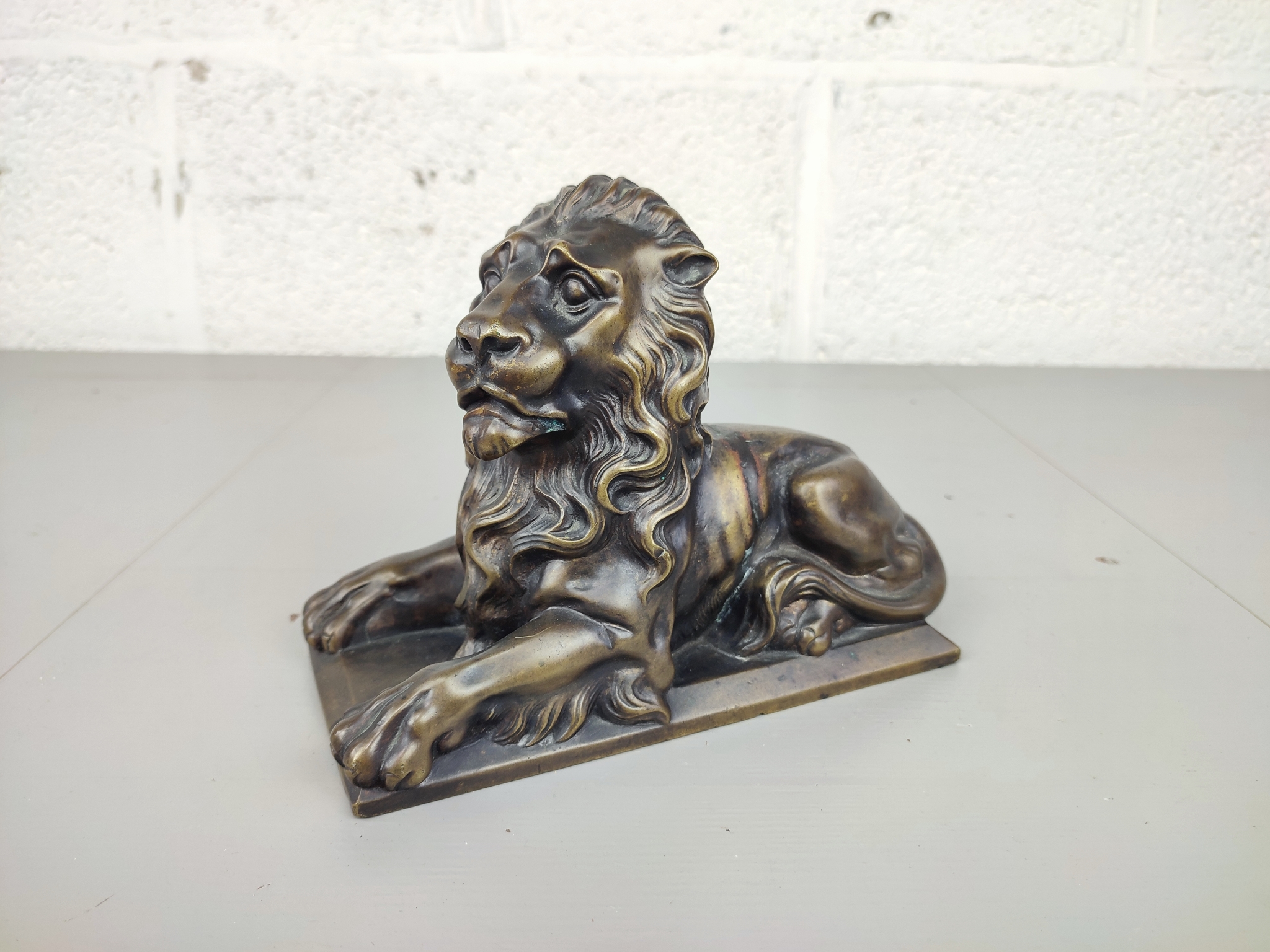 Bronzen Beeld Van Een Leeuw image 2