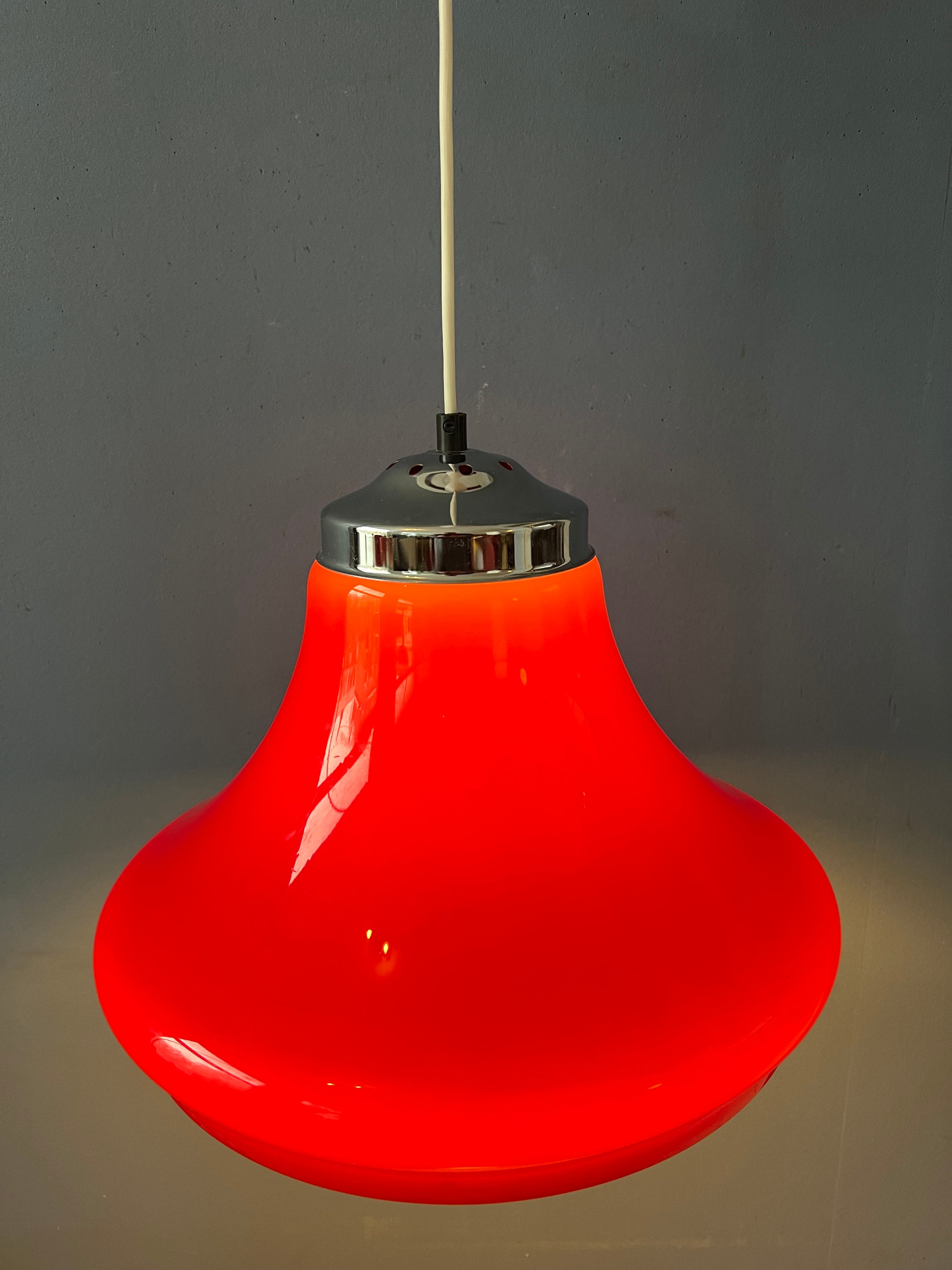 Rode Space Age Hanglamp Van Plexiglas Met Chroom Kapje image 5