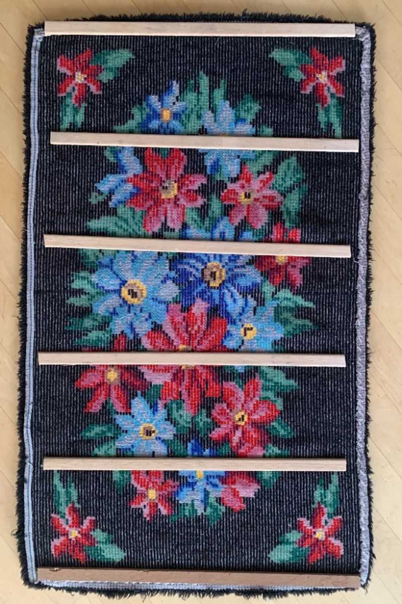Prachtig Vintage Handgemaakt Wandkleed Met Bloemen In Sprekende Kleuren. image 6