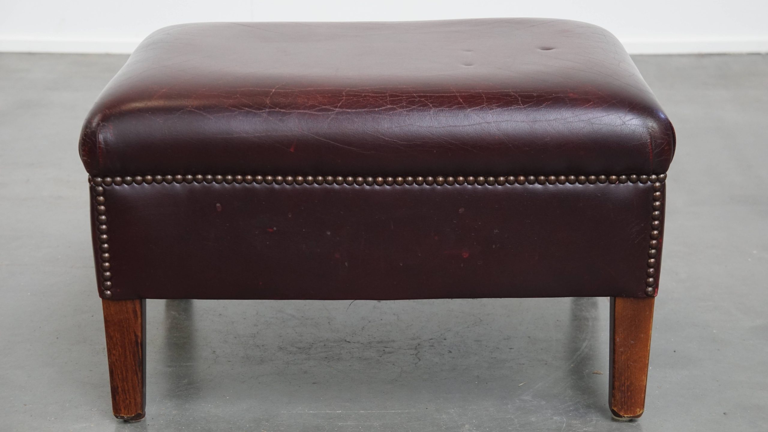 Set Van 2 Mooie En Comfortabele Bordeauxrode Rundleren Oorfauteuils + Hocker In Engelse Stijl image 22