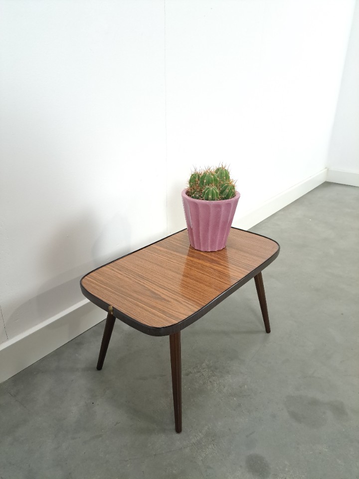 Bijzettafel Met Bruin Houtlook Formica Blad Met Zwarte Rand Nr. 7 Plantentafel image 2