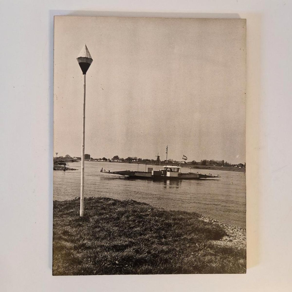 Zwart Wit Foto Op Hardboard Olst Veerpont Daf Reclame image 2
