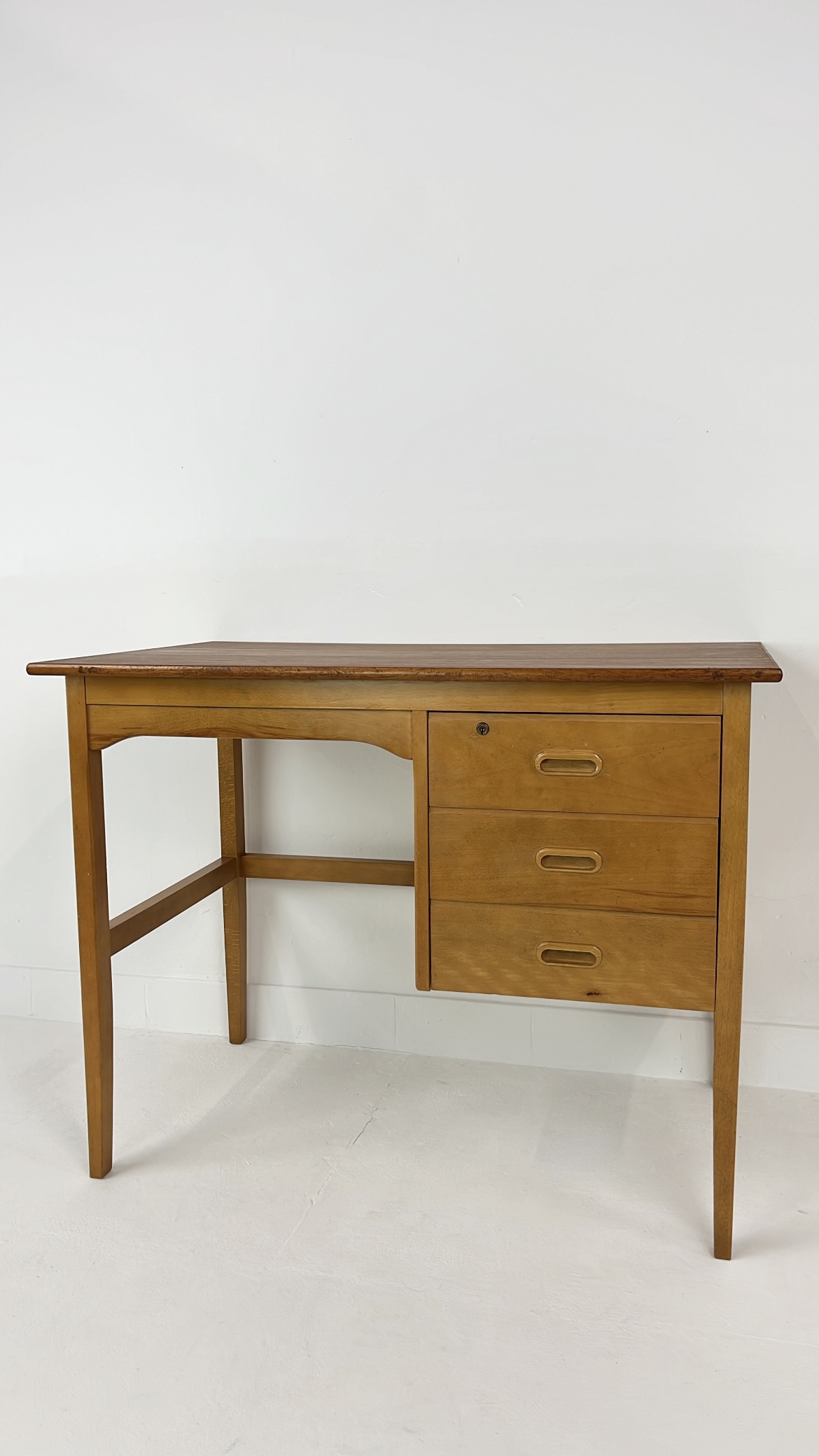 Scandinavisch Vintage Teak Fineren Bureau Veme image 2