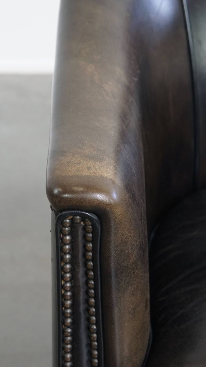 Stijlvolle, Unieke En Subtiele Zwart/ Grijze Clubfauteuil Gemaakt Van Schapenleer image 9