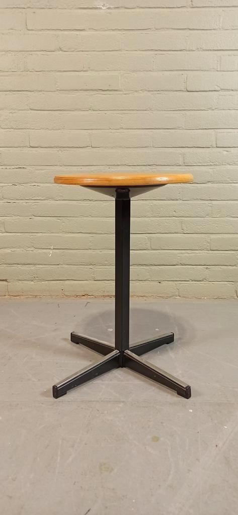 Vintage Industriële Kruk, Rond image 10