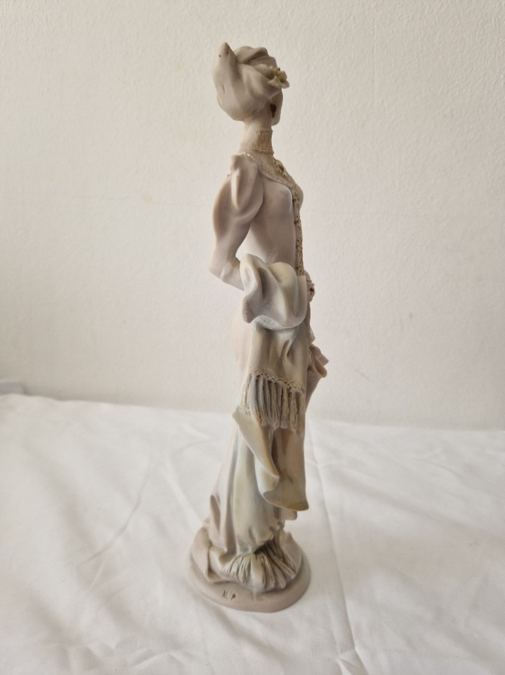 Vintage M.p Capodimonte Sculpture Woman Figure With Umbrella image 4