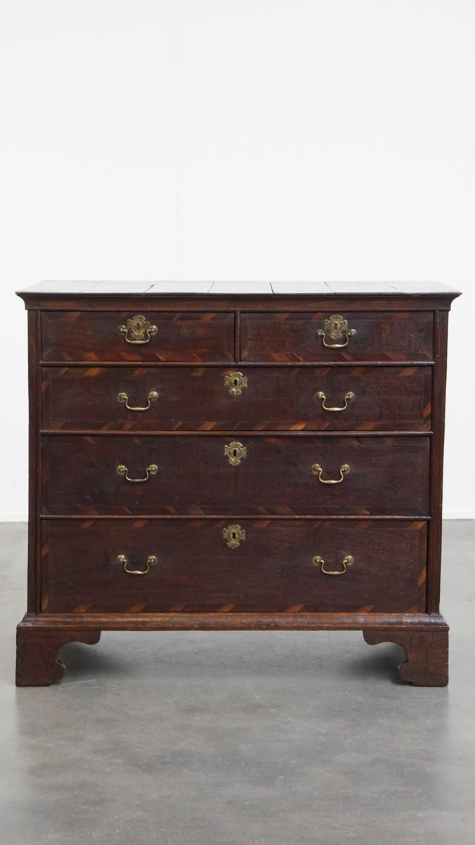 Engelse Antieke En Elegante Vroege Georgian Eikenhouten Ladekast Met Uniek Inlegwerk image 2