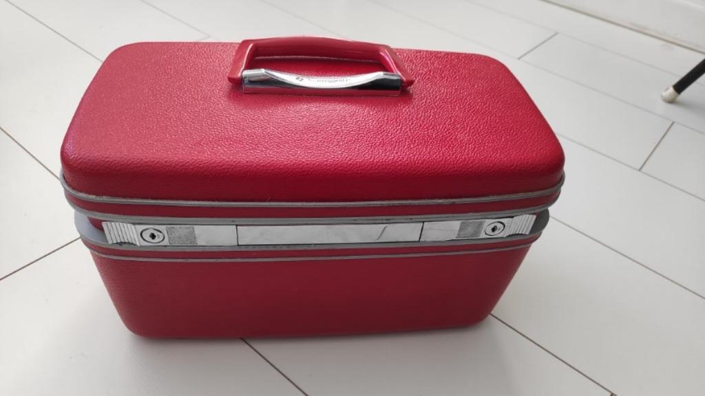 Vintage Samsonite ---- Kunststof Rood bij Reliving