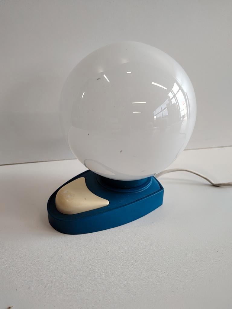 Retro Lamp - Globe Design image 3