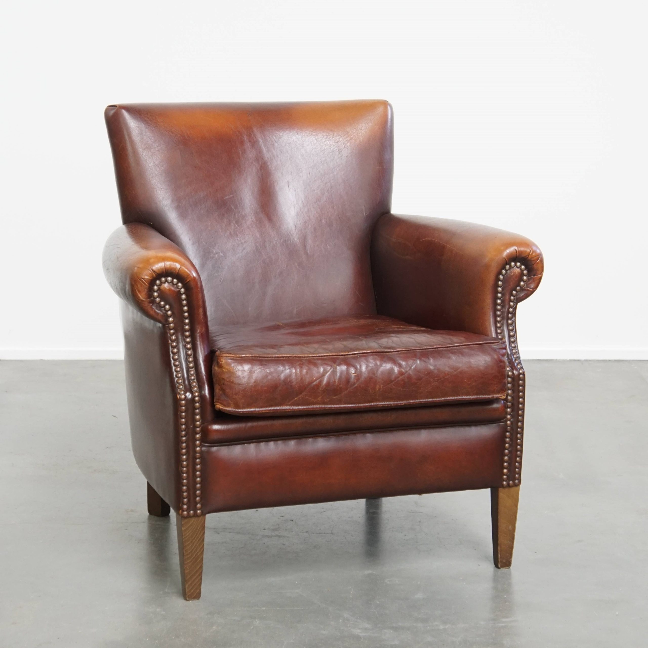 Vintage Karaktervolle Fauteuil Gemaakt Van Schapenleer Met Een Prachtige Warme Kleurstelling image 2