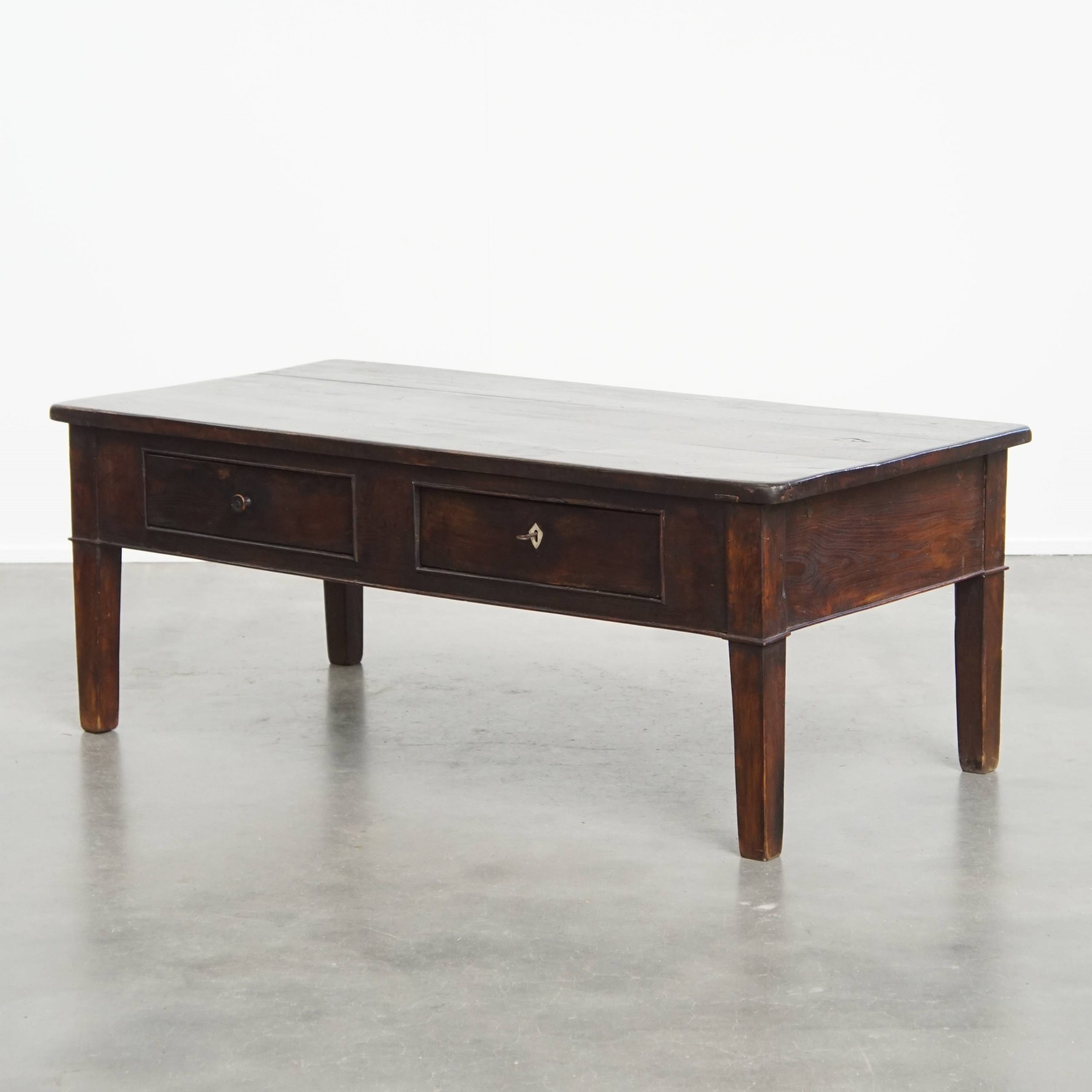 Schitterende Antieke Zuid Europese Kastanjehouten Salontafel Met 2 Lades image 2