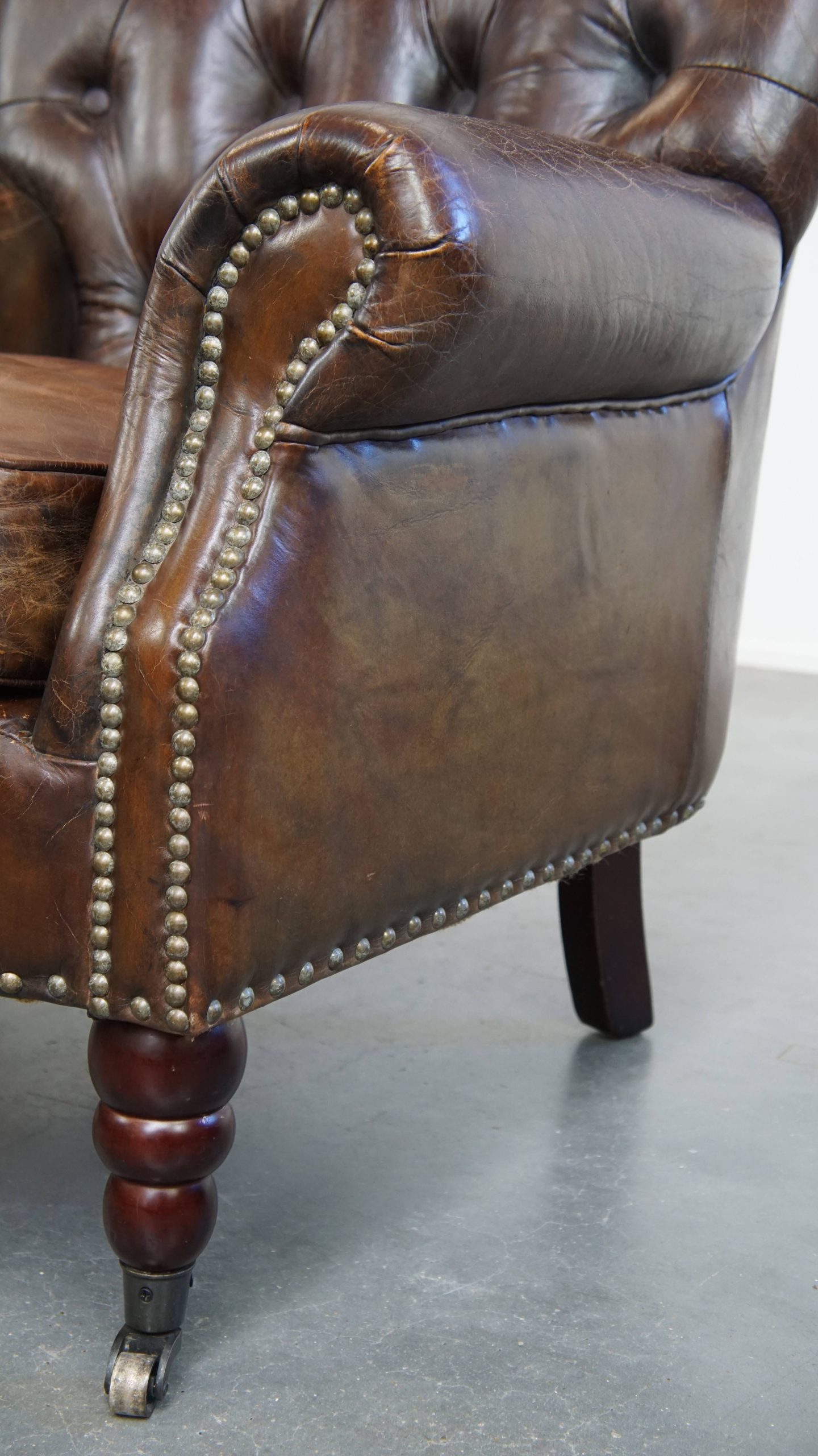 Prachtige, Unieke Cognac Kleurige Bruin Generfde Rundleren Chesterfield Fauteuil/ Armchair image 8