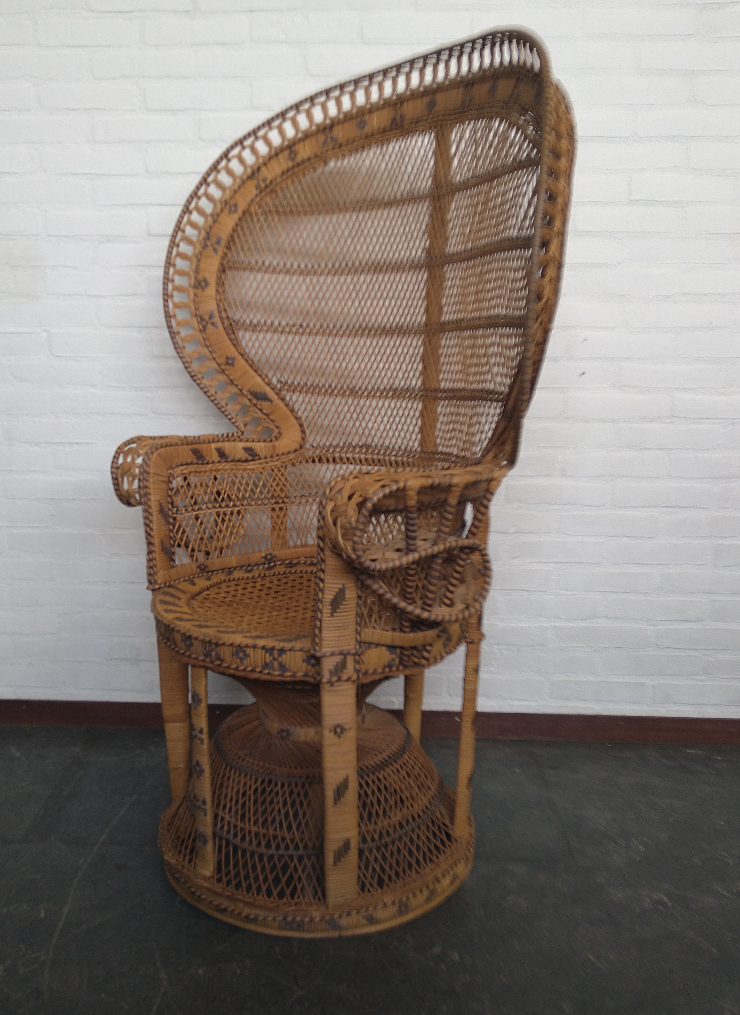 Vintage Pauwstoel "emanuelle " image 2